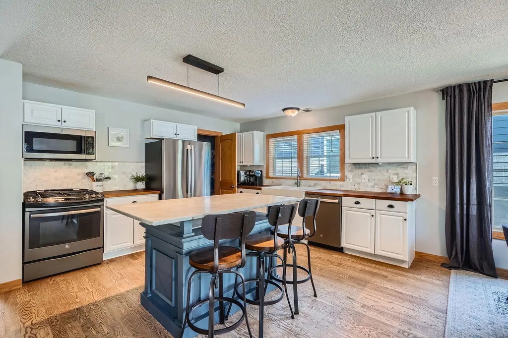 8 Queen Avenue S, Minneapolis