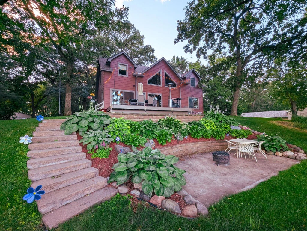 102 206th Street, Alden Twp