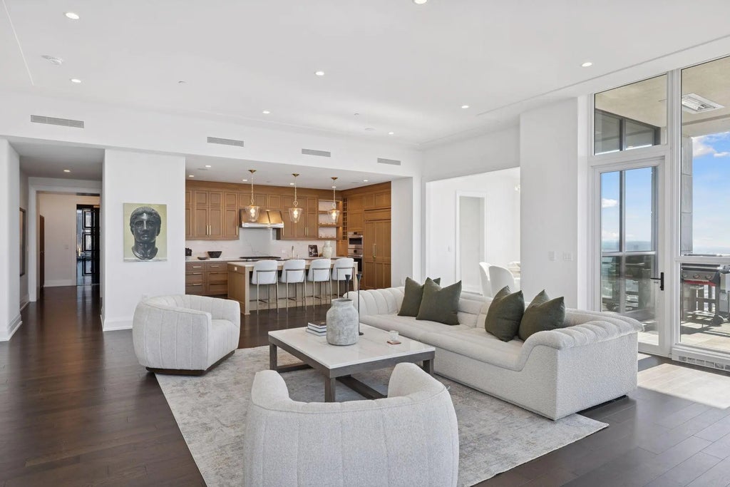 1111 W River Parkway 31b, Minneapolis