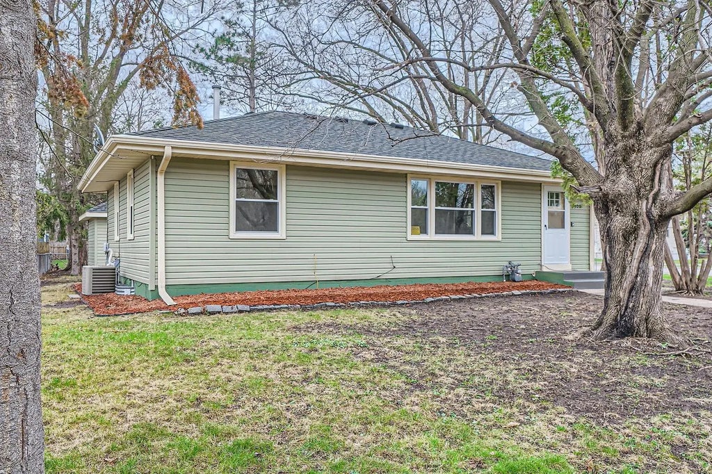 6300 Quebec Avenue N, Brooklyn Park