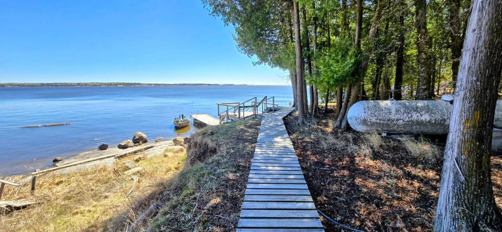 1266 Brush Island, Oak Island