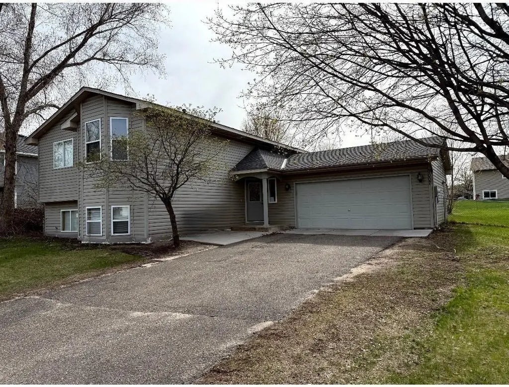 9007 Hampshire Avenue N, Brooklyn Park