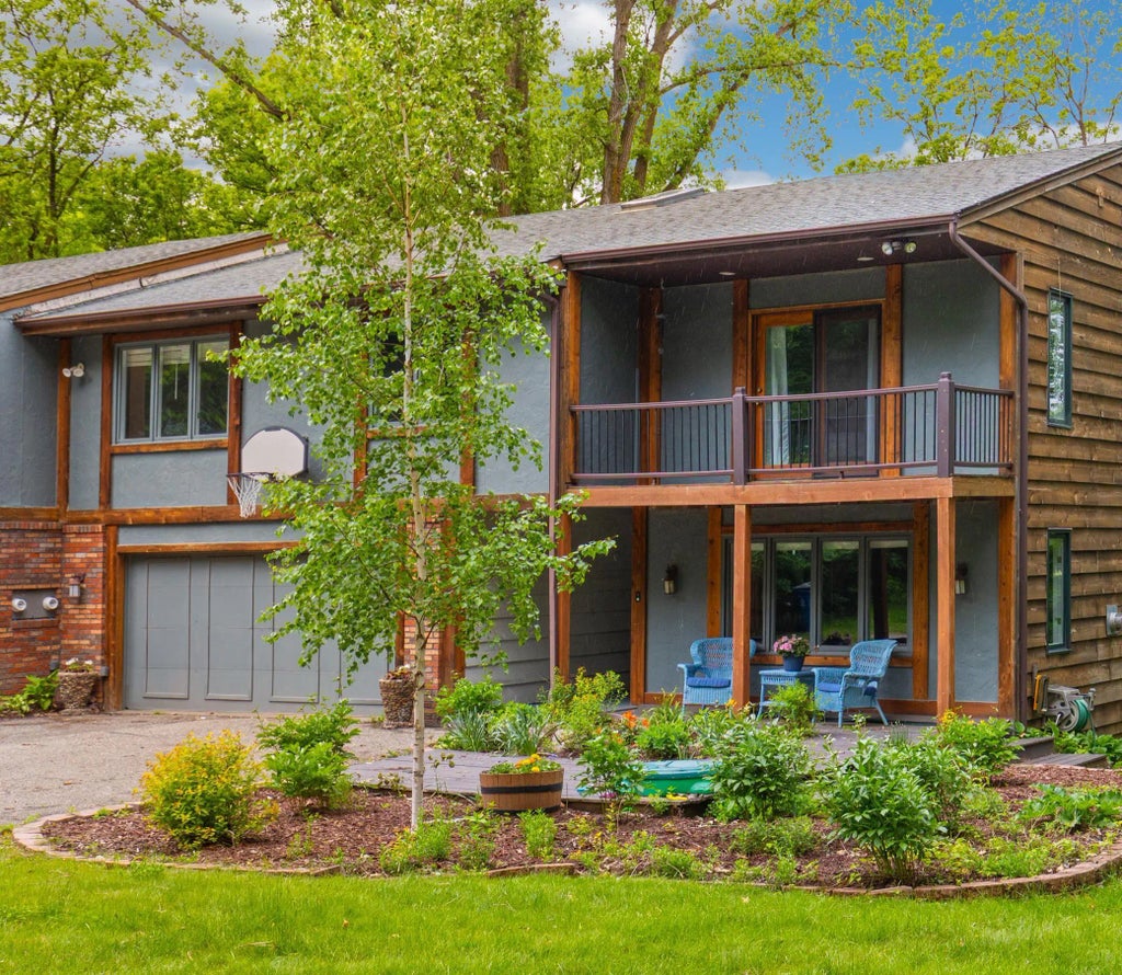 6140 Chaska Road, Shorewood