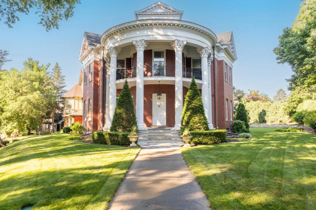 1203 Mount Curve Avenue, Minneapolis