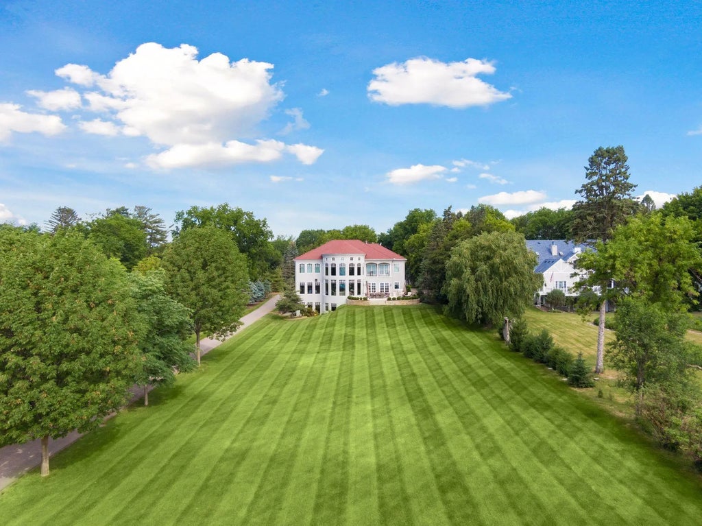 1860 Shoreline Drive, Orono