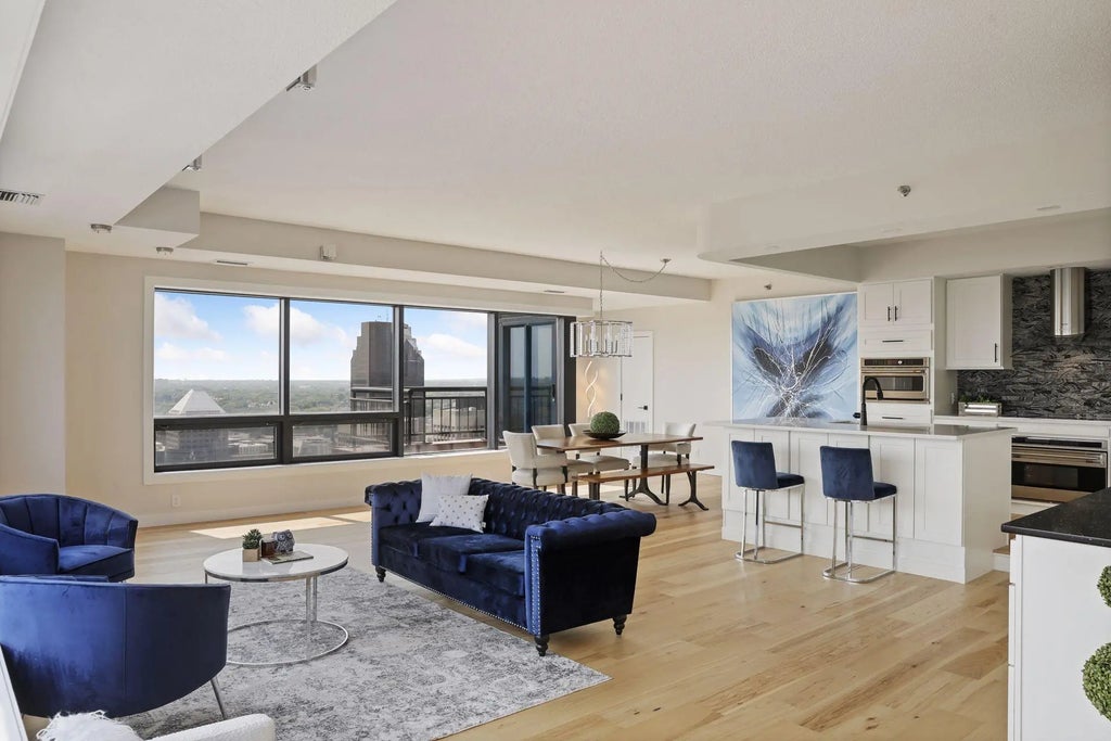 168 6th Street E 4202, Saint Paul