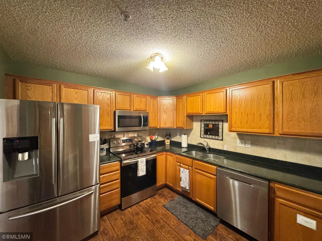 2231 Penn Place 114, North Saint Paul