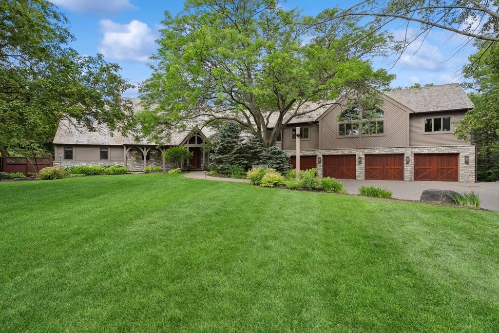 10420 Bluff Circle, Chaska