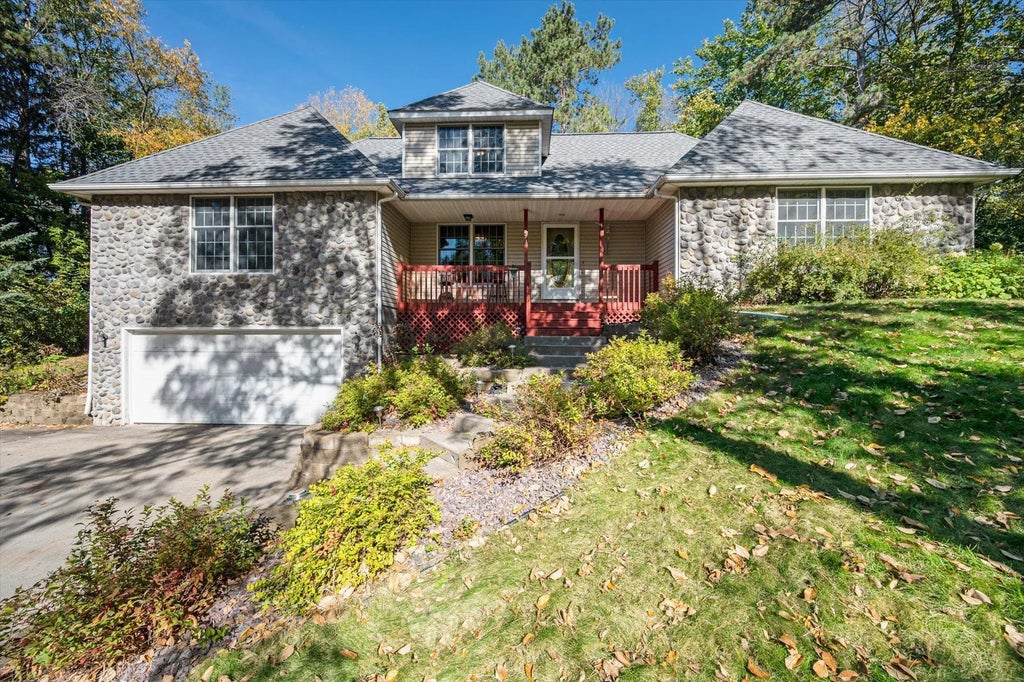 771 County Road B2 E, Little Canada