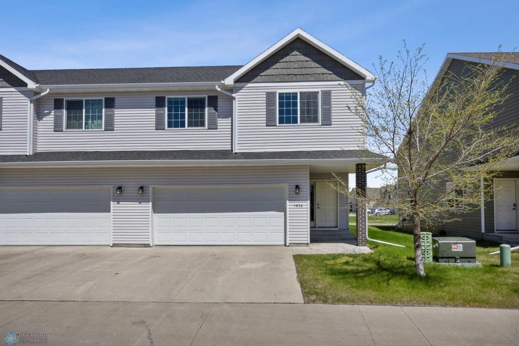 1236 S Beach Way, West Fargo