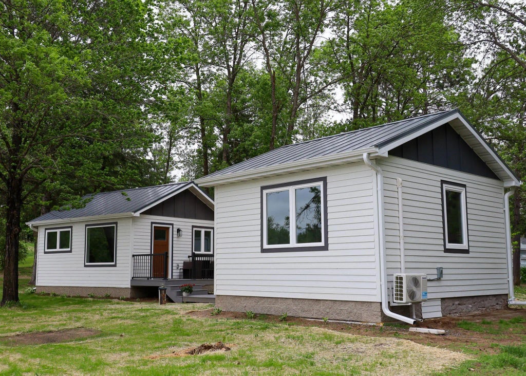 11445 State Hwy 48, Trade Lake