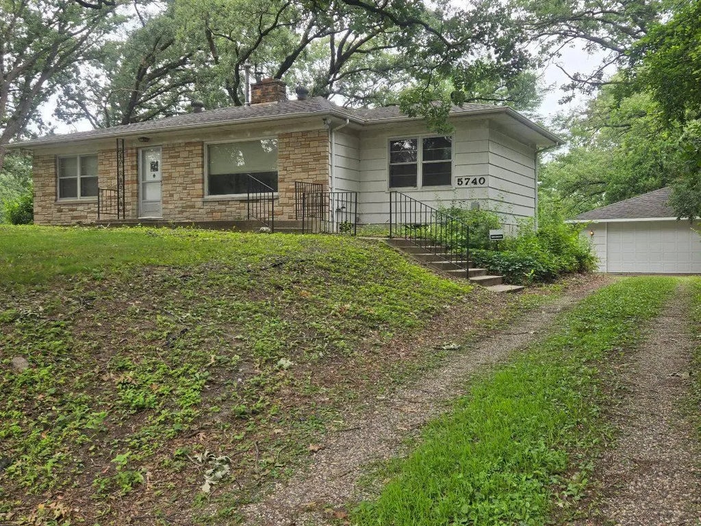 5740 Golden Valley Road, Golden Valley