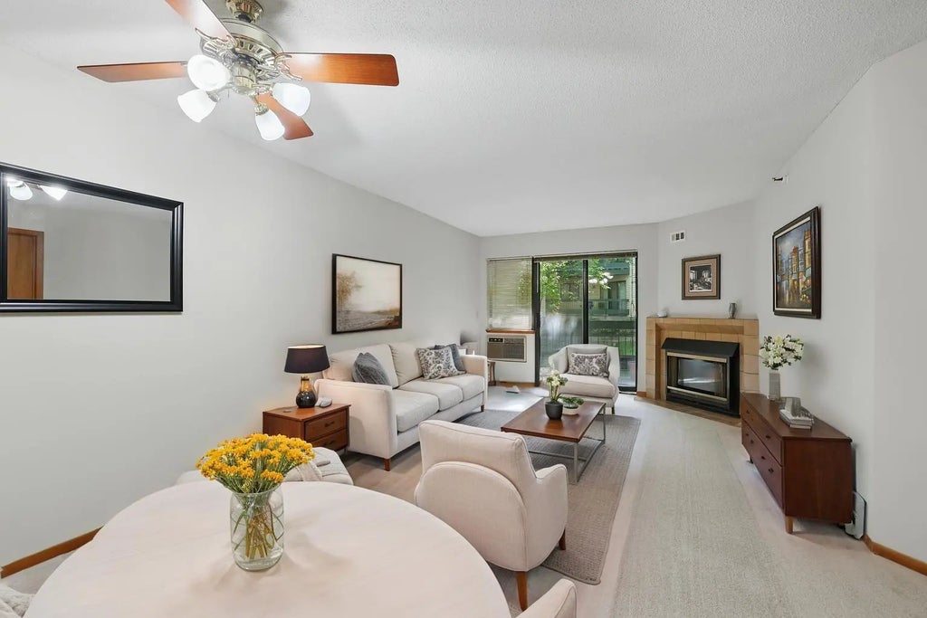 7625 Edinborough Way 2116, Edina