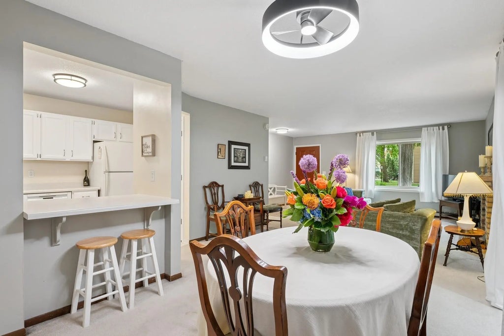 2250 Ridge Drive 11, Saint Louis Park