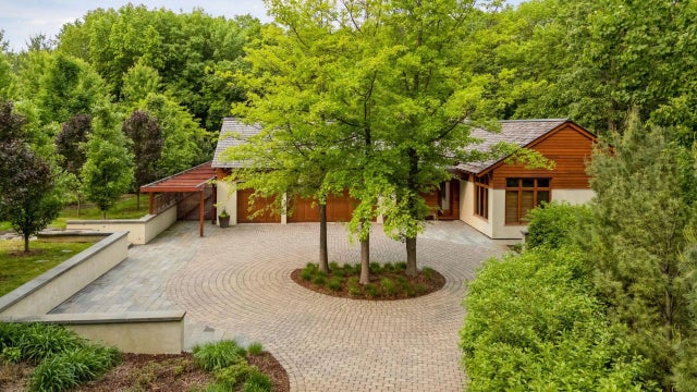 20545 Linden Road, Deephaven