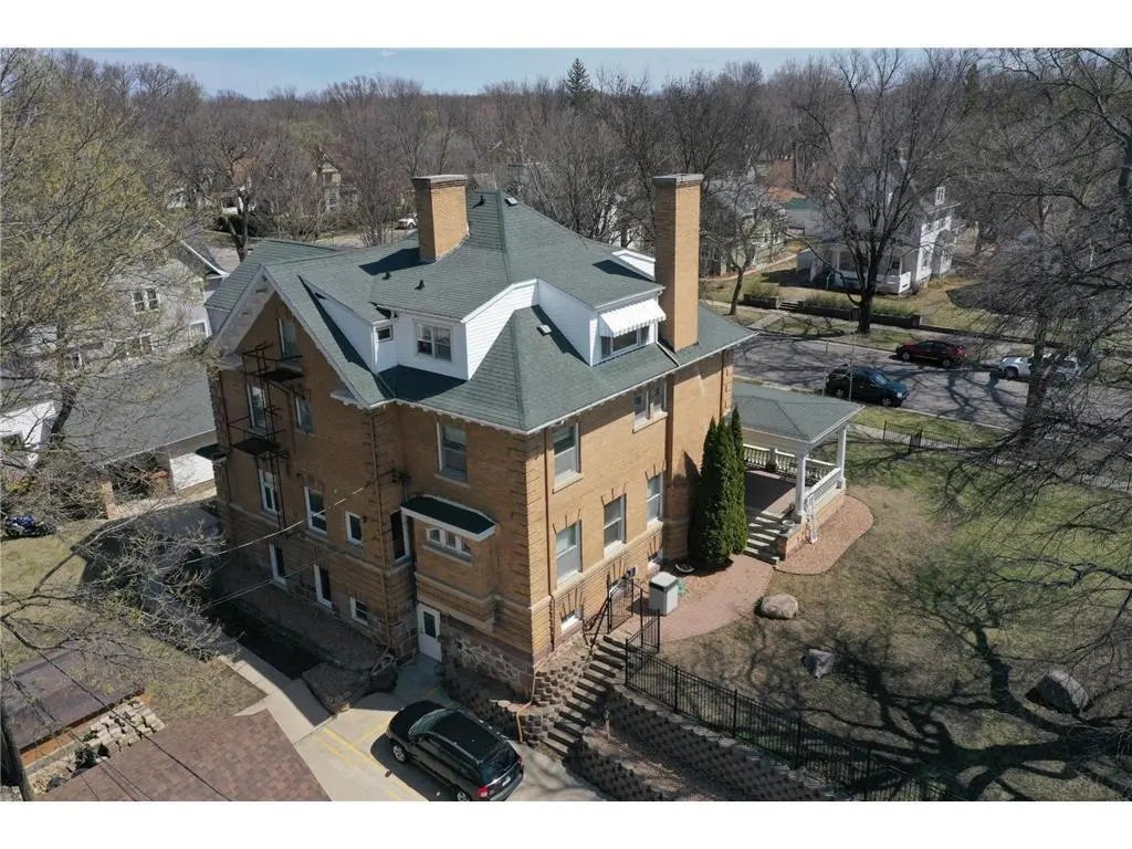 215 5th Street S, Montevideo