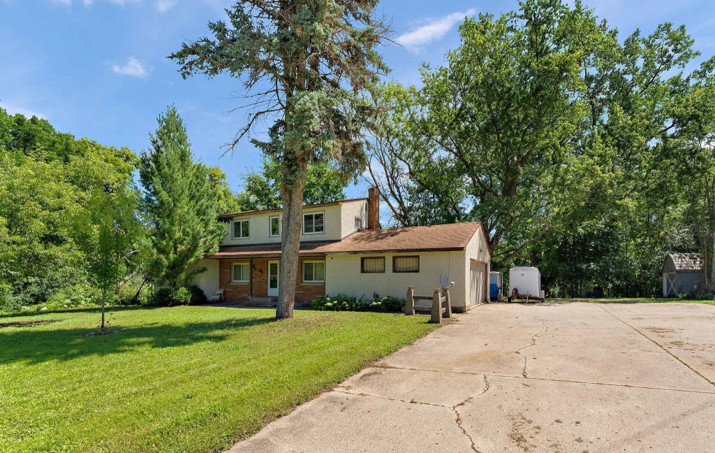 2300 Pagel Road, Mendota Heights