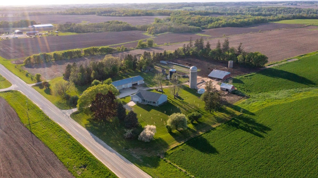 22842 530th Street, Milton Twp