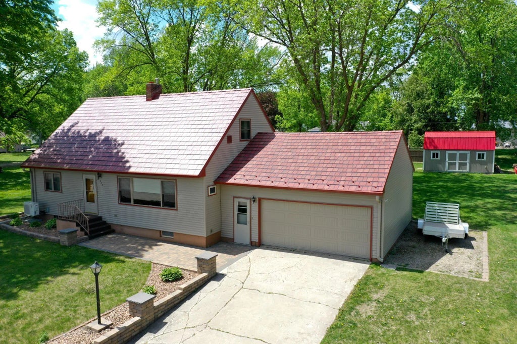 330 1st Street W, Lake Lillian