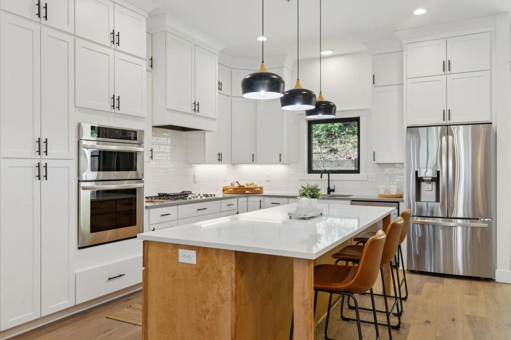 5742 Shady Oak Road S 7, Minnetonka