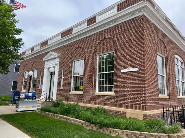 51 Downtown Plaza, Fairmont