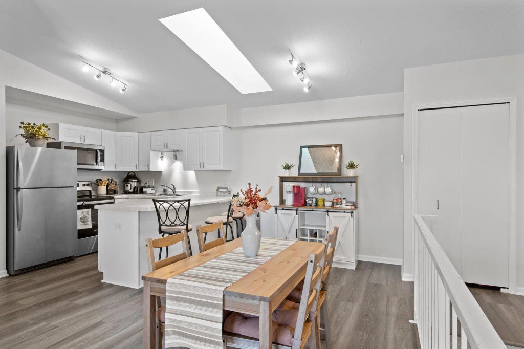 1030 Pond View Court, Vadnais Heights