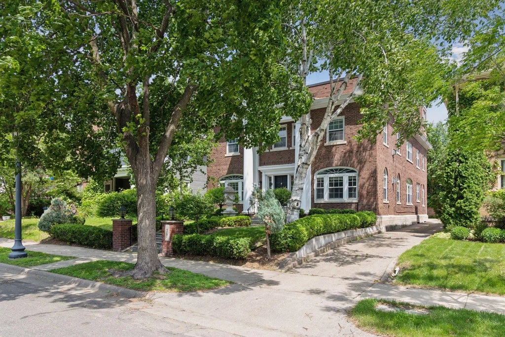 1785 Dupont Avenue S, Minneapolis