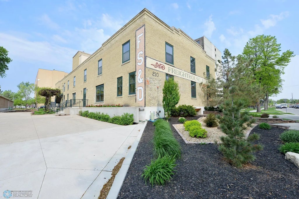210 11th Street N 202, Fargo