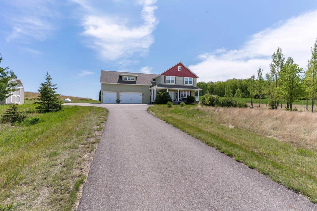 29560 204th Avenue, Elizabeth Twp