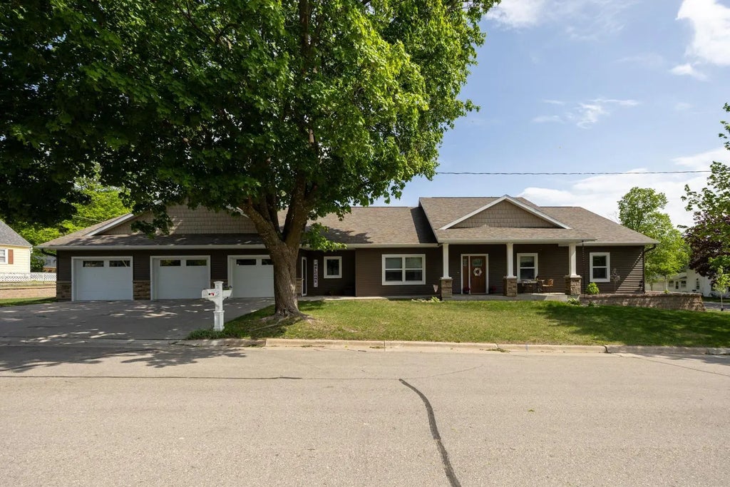 380 7th Street Se, Chatfield