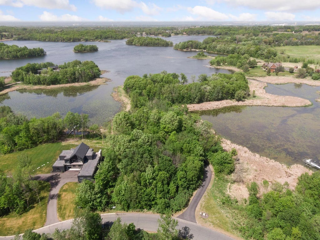 981 Peninsula Point Road, Shakopee