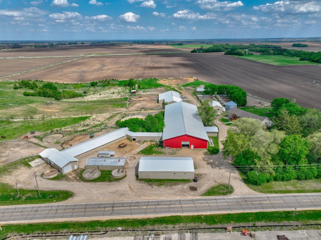 17690 Clayton Avenue E, Vermillion Twp