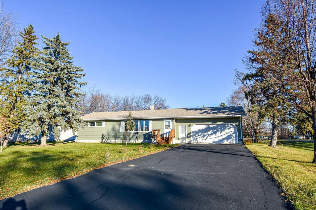 302 Sherwood Avenue N, Thief River Falls