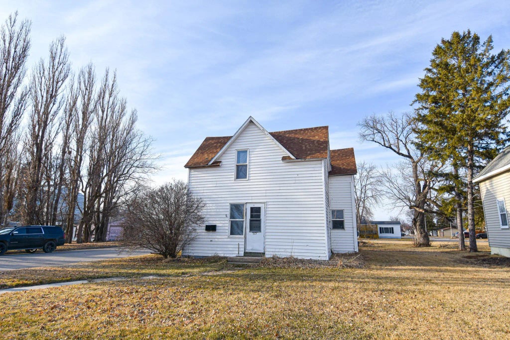 715 8th Street E, Thief River Falls