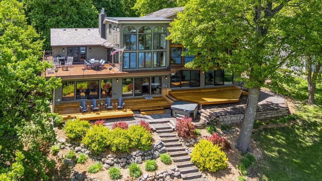 4080 Lotus Drive, Minnetrista