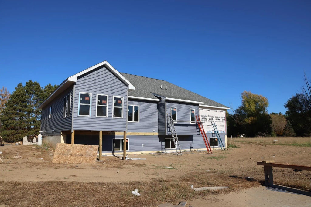 33006 Hilary Circle, Cambridge Twp