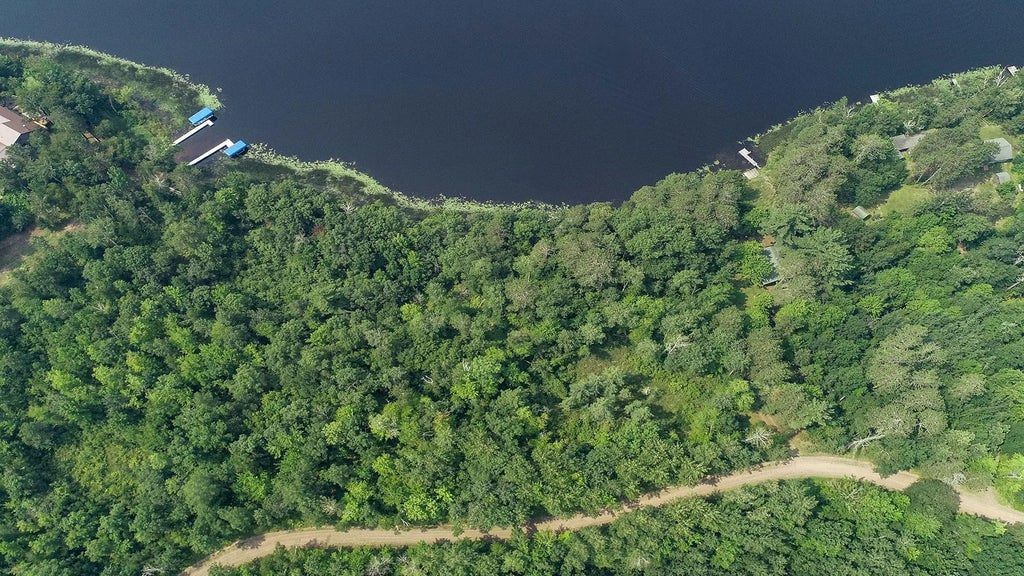 Hustvet Dr, Chicog Twp