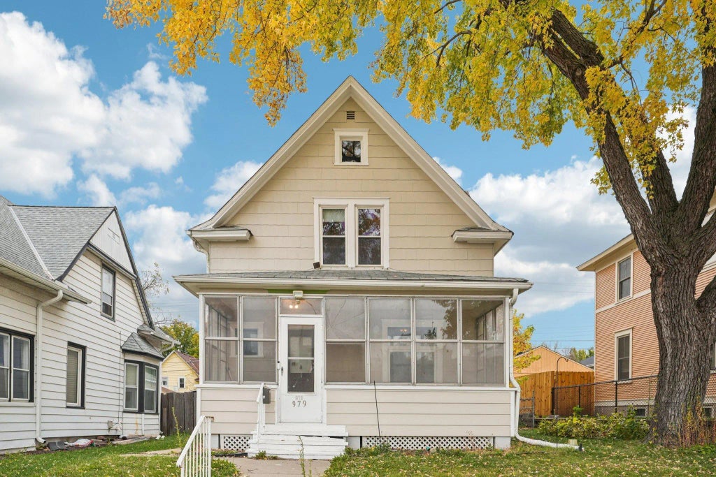 979 Hudson Road, Saint Paul