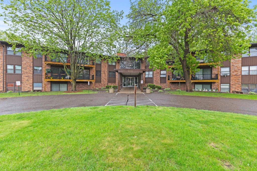 10113 W 34th Street 105, Minnetonka