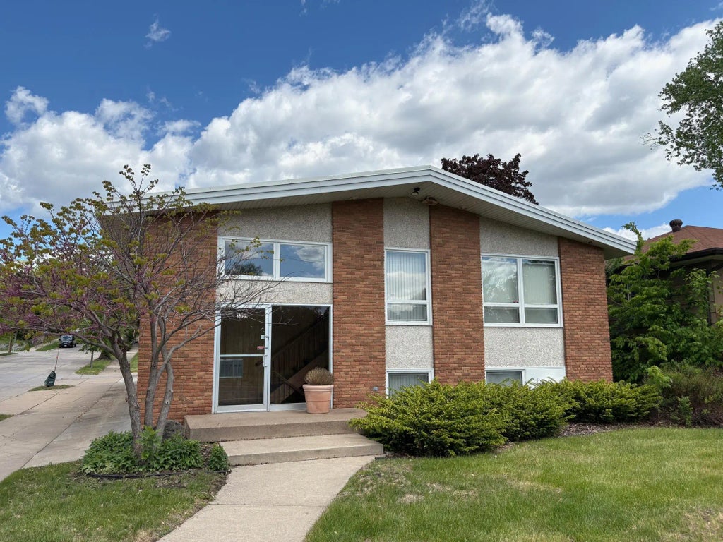 3359 Central Avenue Ne, Minneapolis