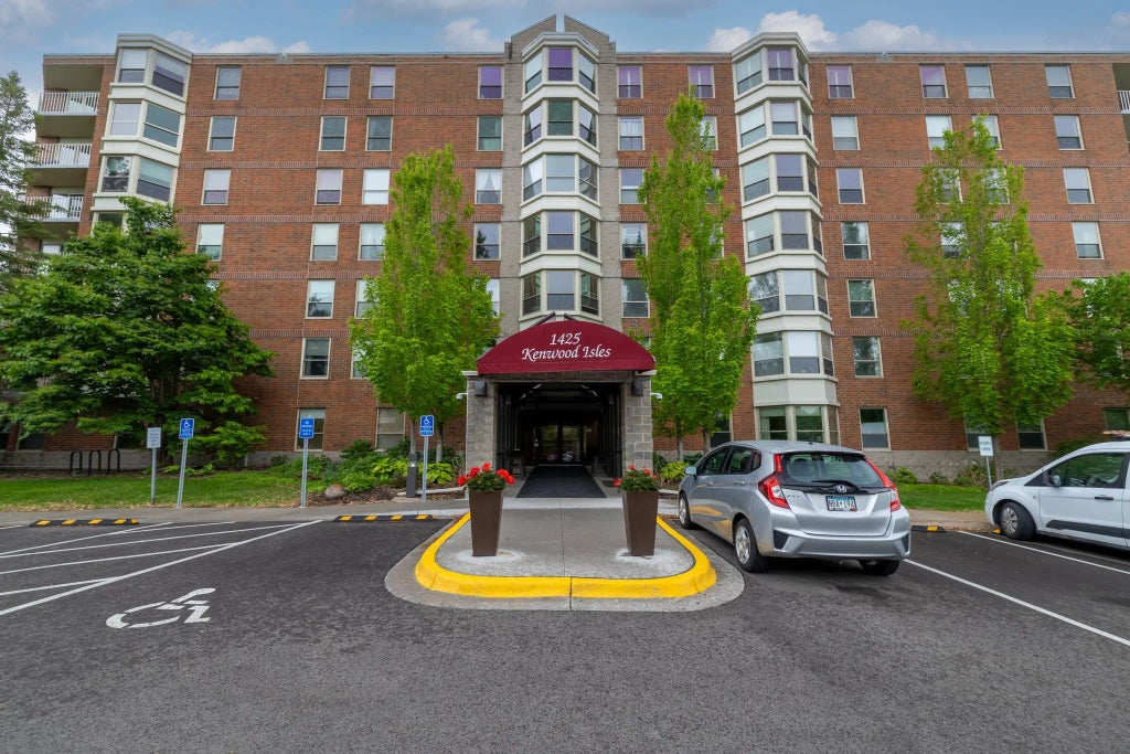 1425 W 28th Street 201, Minneapolis