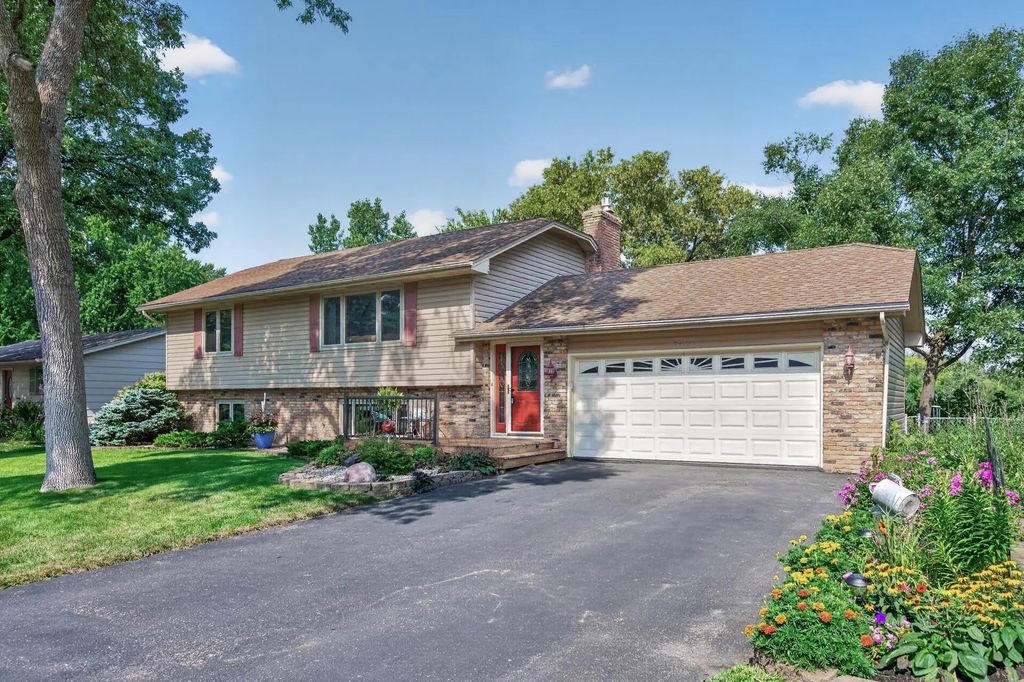 6227 Annapolis Lane N, Maple Grove