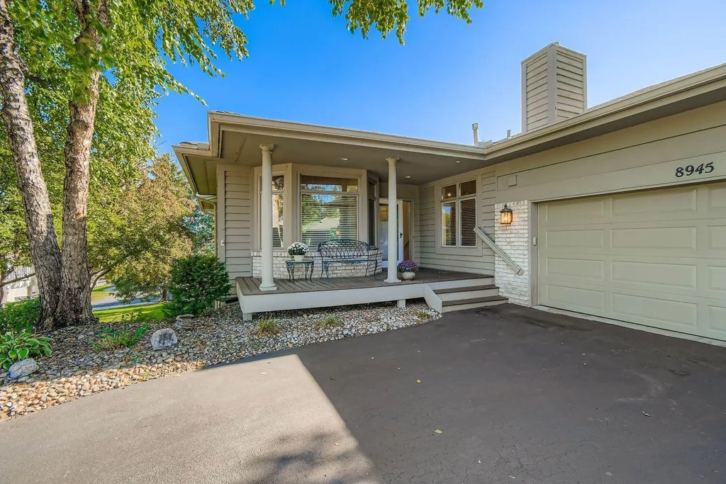 8945 Hilloway Road, Eden Prairie