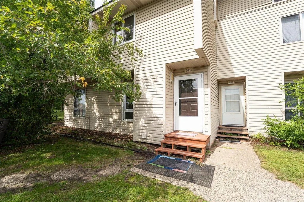 5664 Brookdale Drive N, Brooklyn Park