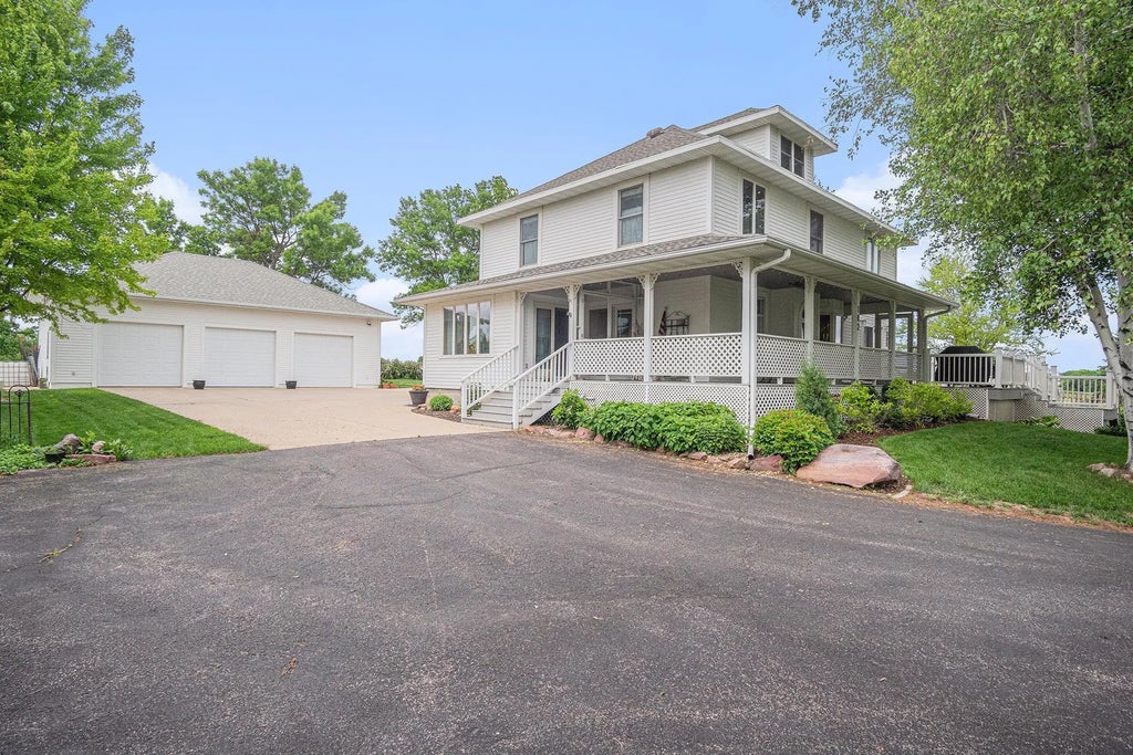 102 S Walnut Avenue, Luverne