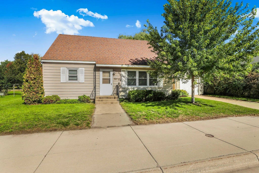 148 Main Street W, Richmond