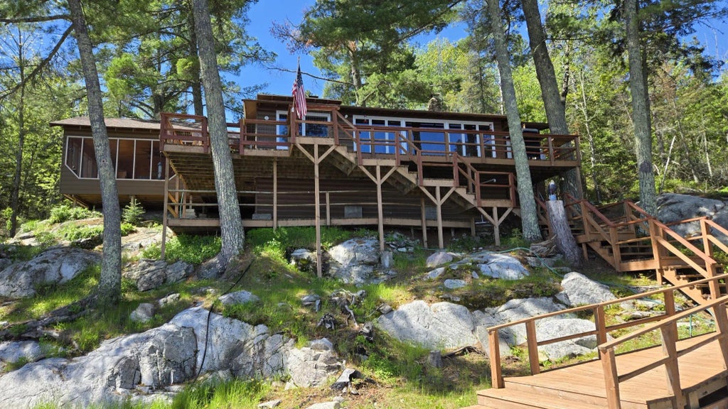12418 Rock Point Drive, Kabetogama
