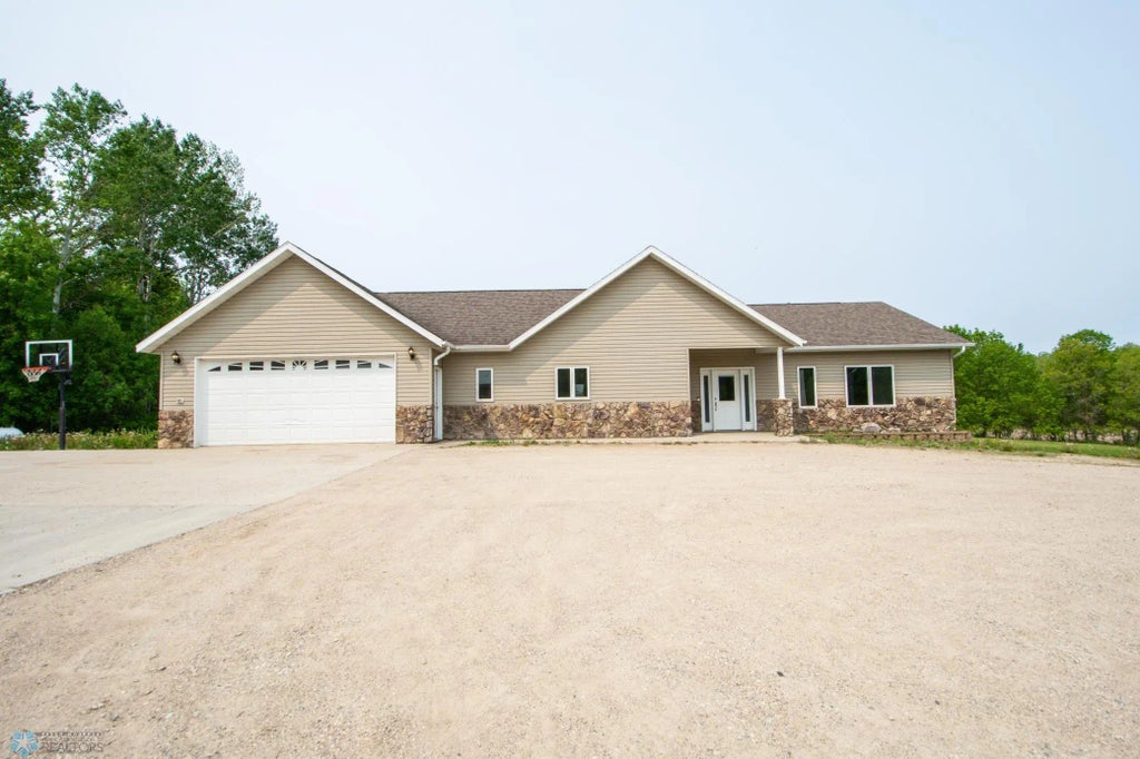 11905 Hunter Drive, Lake Park Twp
