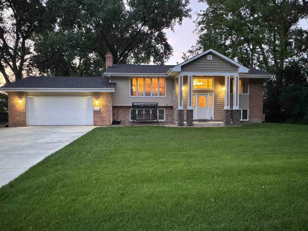 8000 Winnetka Heights Drive, Golden Valley