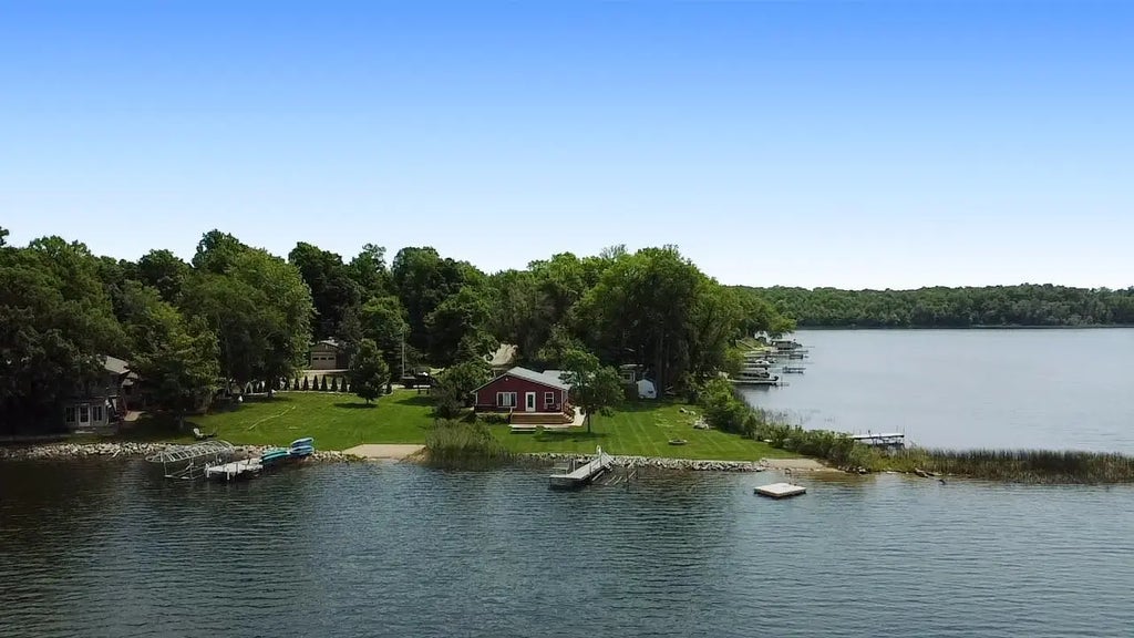 13150 Maple Circle Drive Se, Hudson Twp